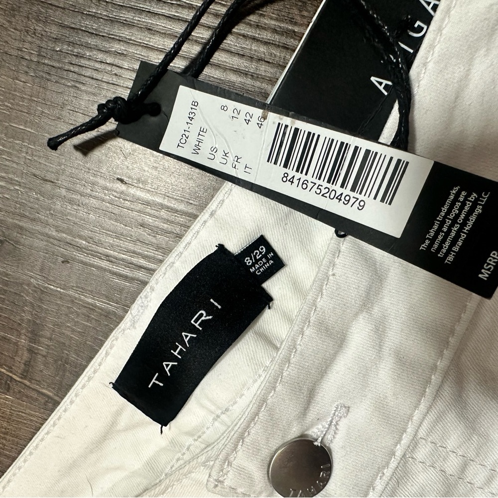 Tahari NWT White mid rise Bermuda shorts size 8 - Picture 3 of 6